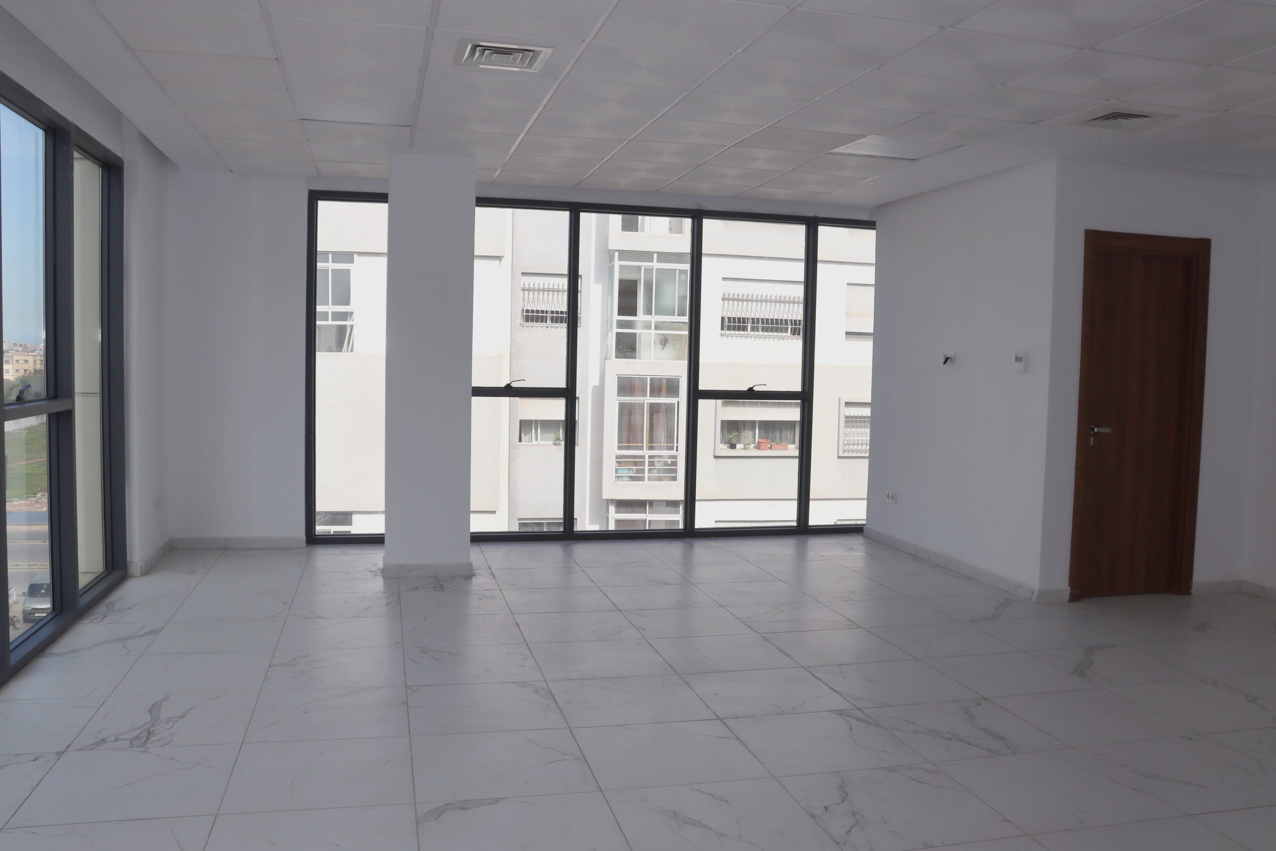 Centre Commercial et Plateaux Bureaux MABROKA - Image 4